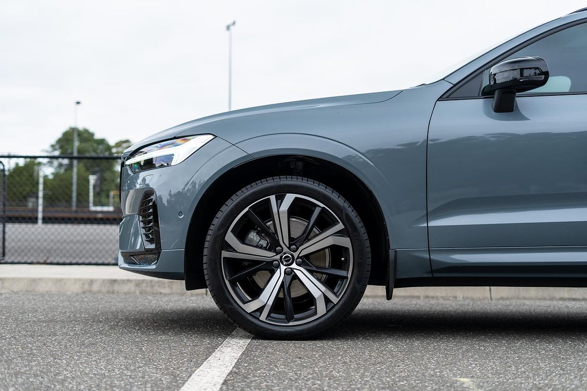 2022 Volvo XC60 Ultimate B6 Dark