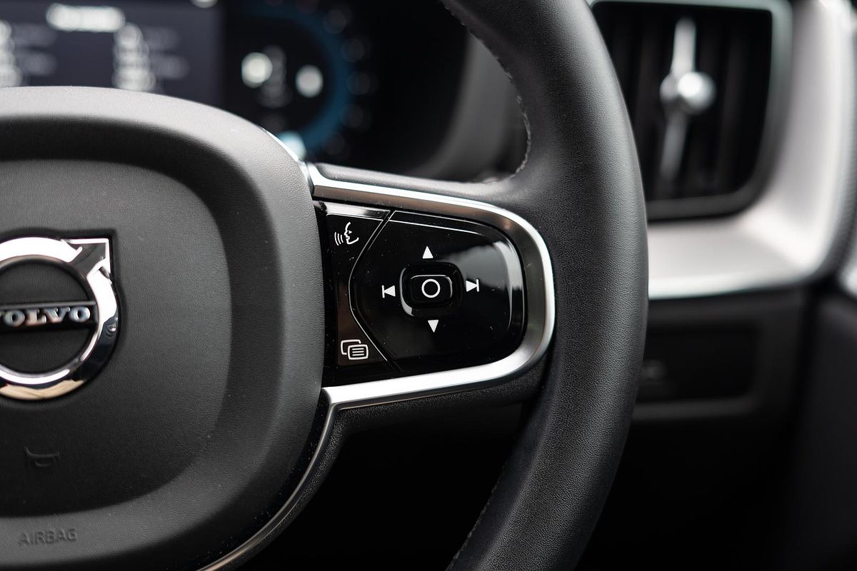 2022 Volvo XC60 Ultimate B6 Dark