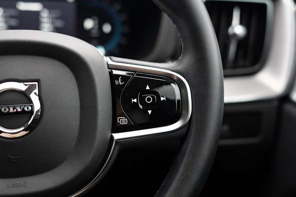 2022 Volvo XC60 Ultimate B6 Dark