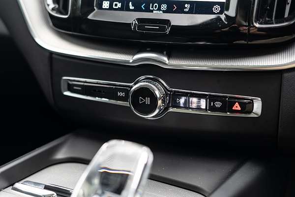 2022 Volvo XC60 Ultimate B6 Dark
