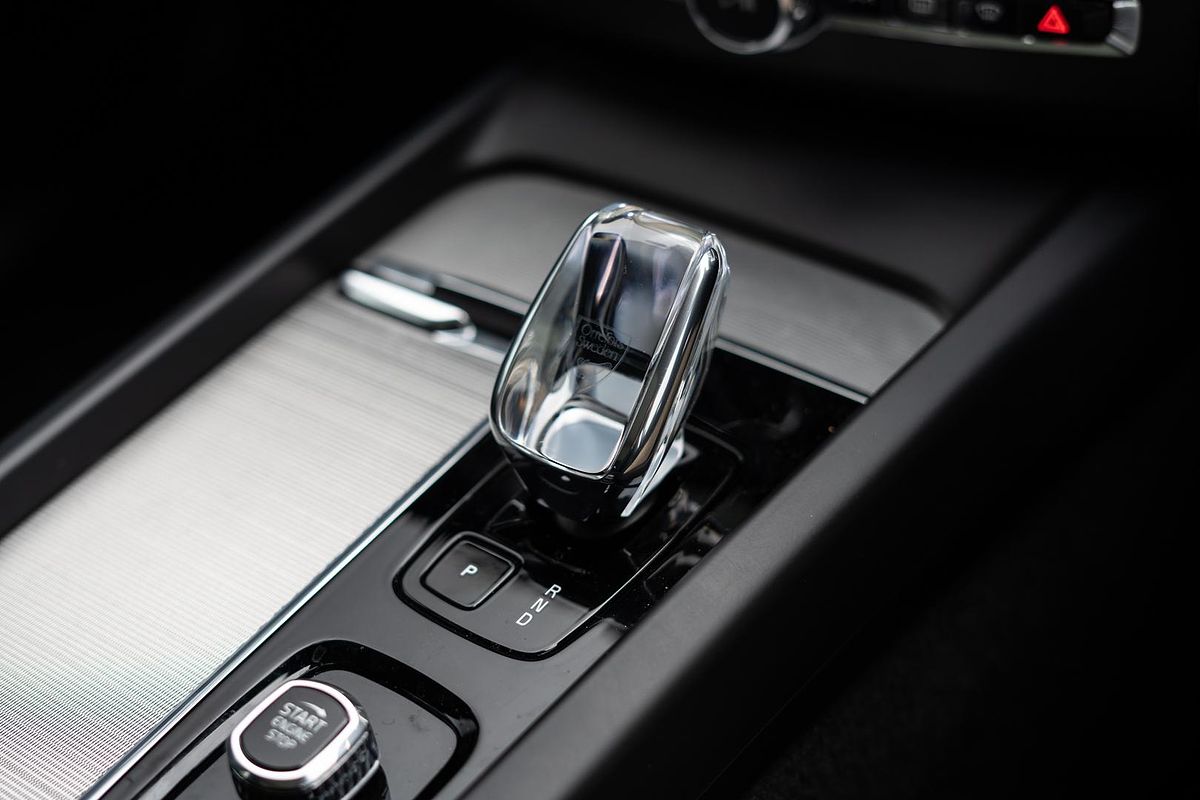 2022 Volvo XC60 Ultimate B6 Dark