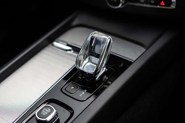 2022 Volvo XC60 Ultimate B6 Dark