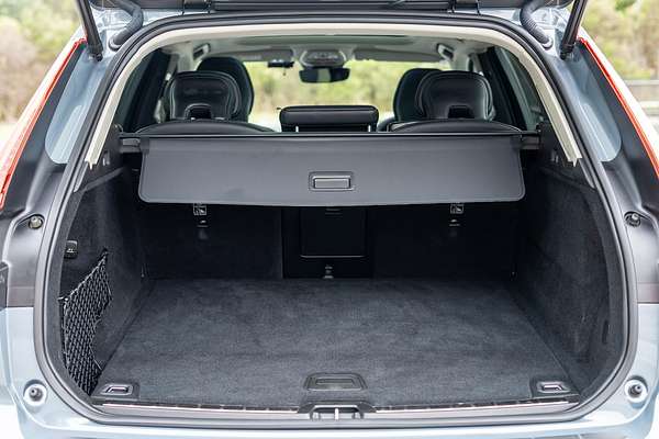 2022 Volvo XC60 Ultimate B6 Dark