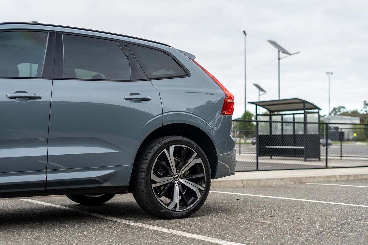 2022 Volvo XC60 Ultimate B6 Dark