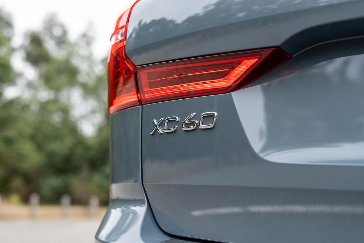 2022 Volvo XC60 Ultimate B6 Dark