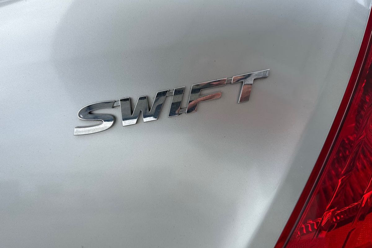 2015 Suzuki Swift GL Navigator FZ