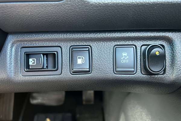 2015 Nissan Navara ST D23 4X4