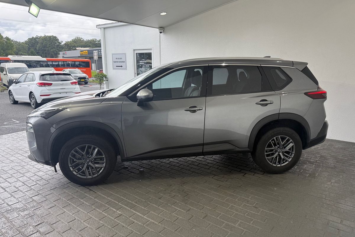 2022 Nissan X-TRAIL ST T33