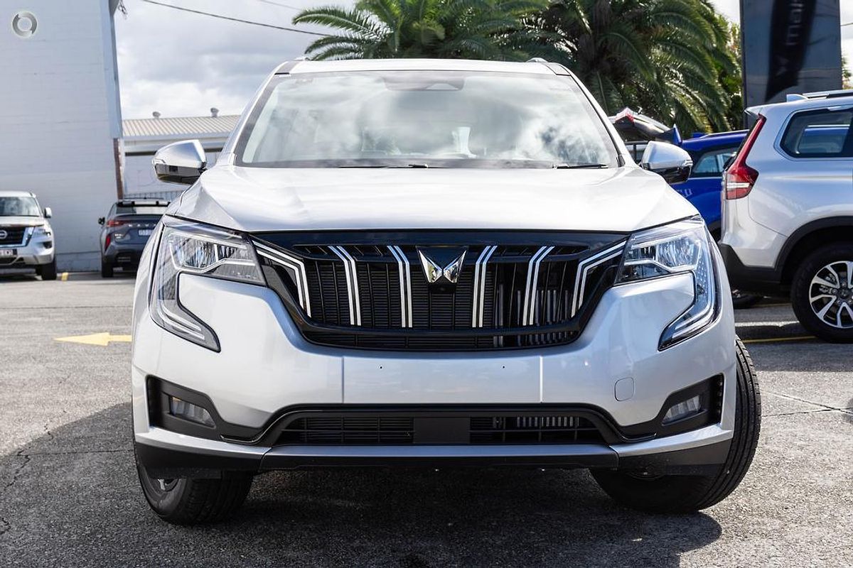 2024 Mahindra XUV700 AX7