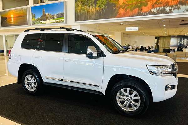 2020 Toyota Landcruiser Sahara VDJ200R