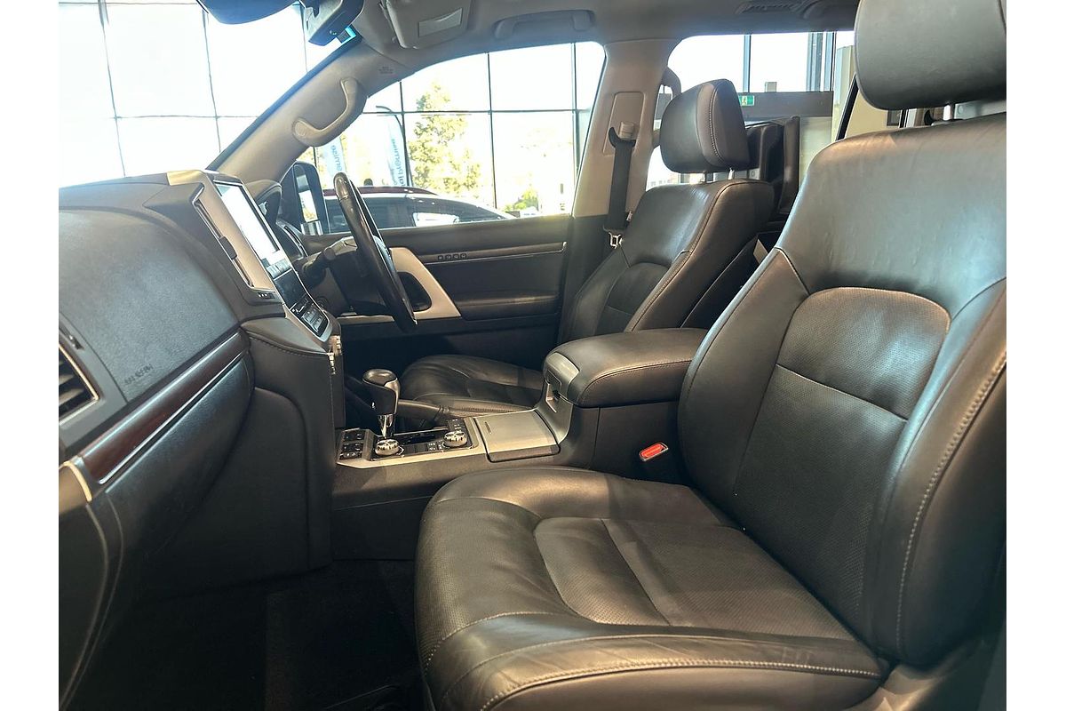 2020 Toyota Landcruiser Sahara VDJ200R