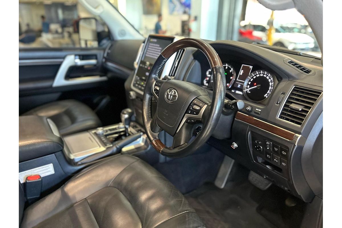 2020 Toyota Landcruiser Sahara VDJ200R