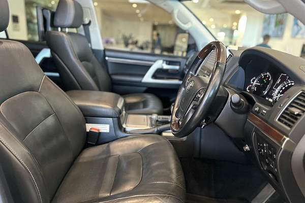 2020 Toyota Landcruiser Sahara VDJ200R