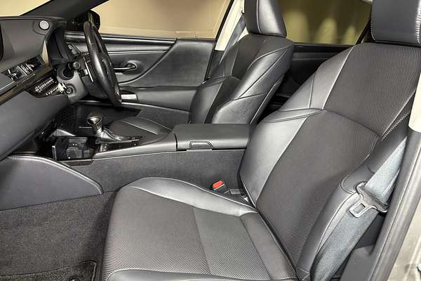 2021 Lexus ES ES300h Luxury AXZH10R