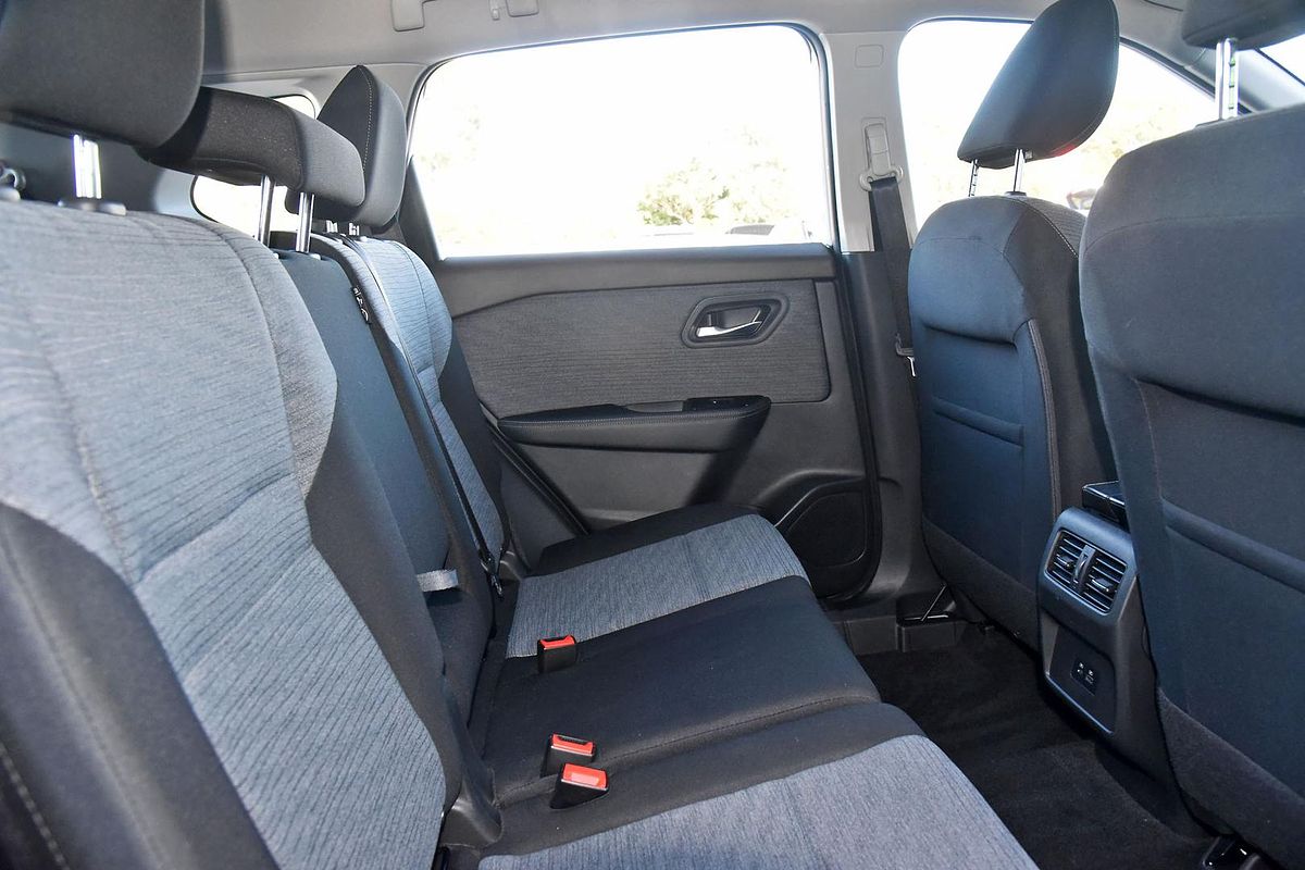2024 Nissan X-TRAIL ST T33