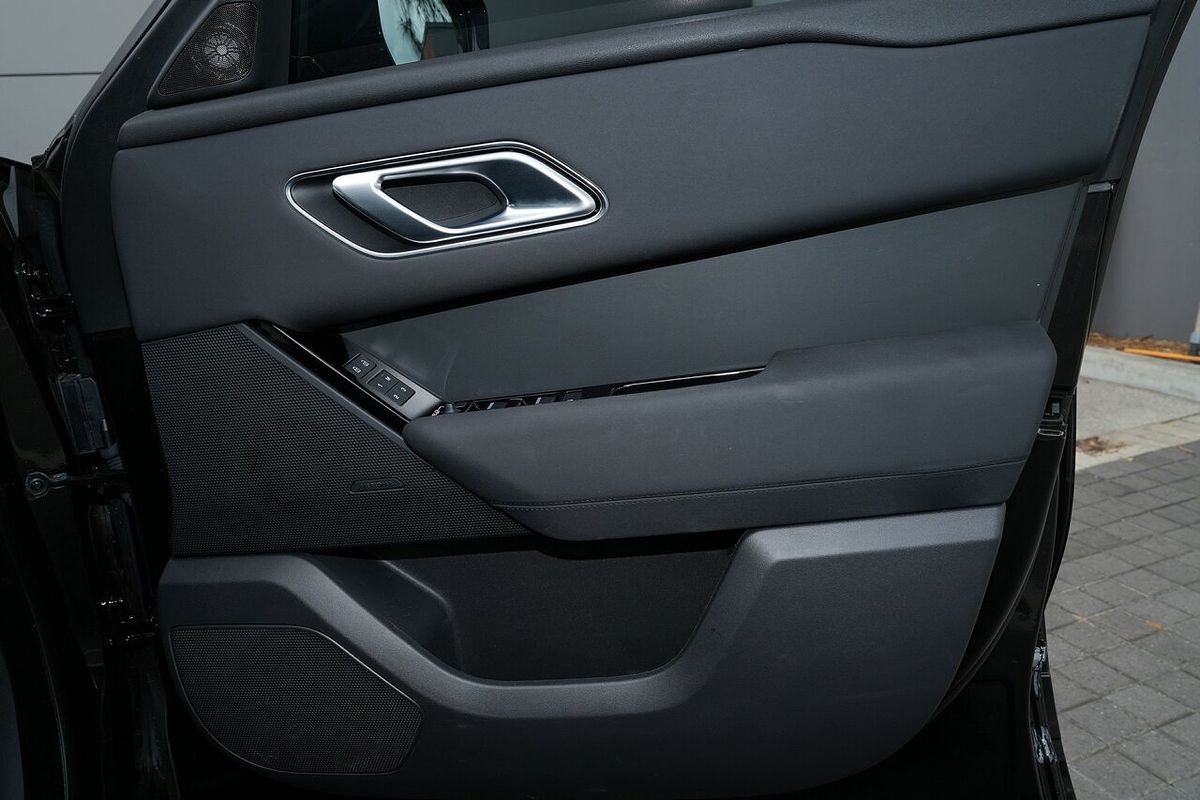 2023 Land Rover Range Rover Velar P250 Dynamic SE L560
