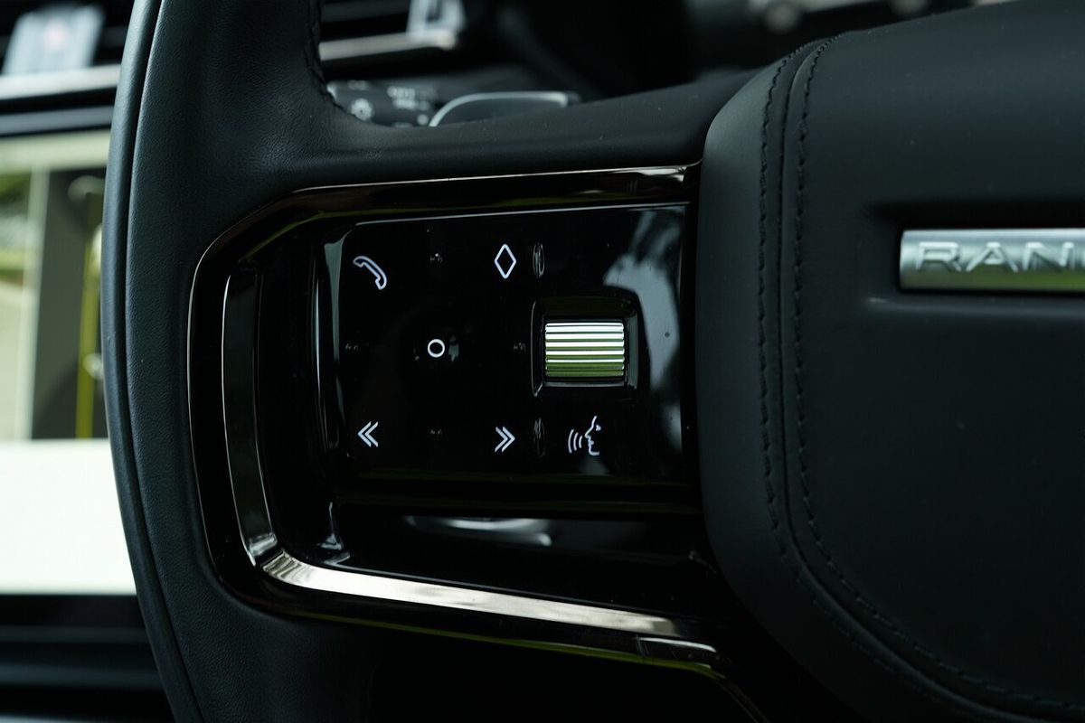 2023 Land Rover Range Rover Velar P250 Dynamic SE L560