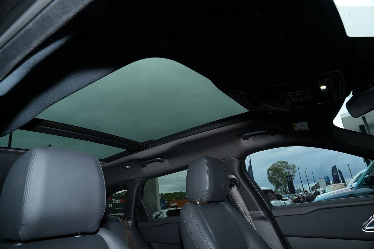 2023 Land Rover Range Rover Velar P250 Dynamic SE L560