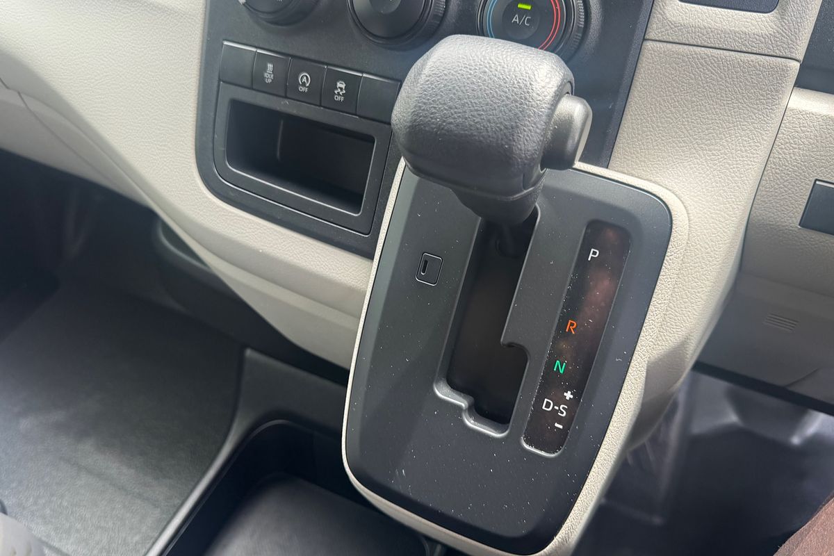 2023 Toyota Hiace GDH320R
