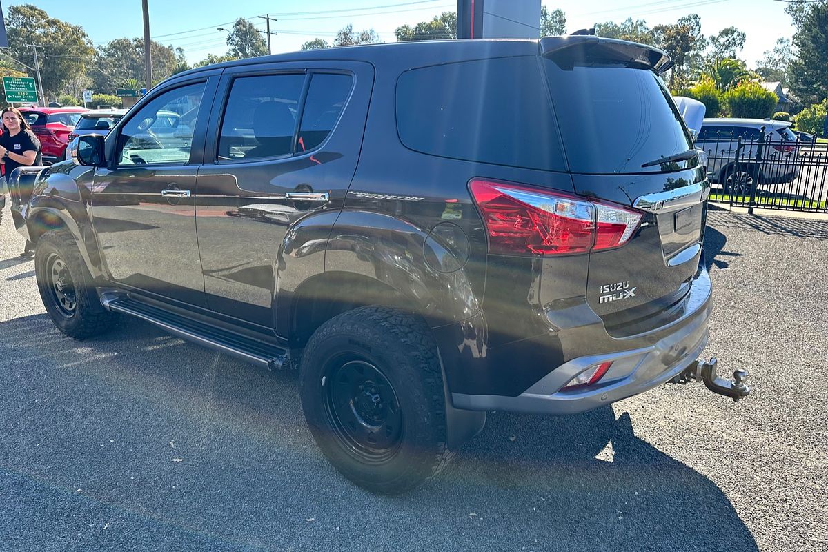 2018 Isuzu MU-X LS-T