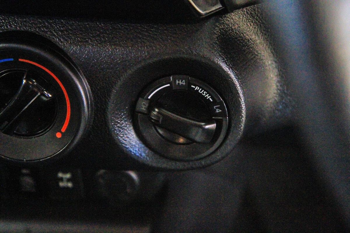 2016 Toyota Hilux SR GUN126R 4X4