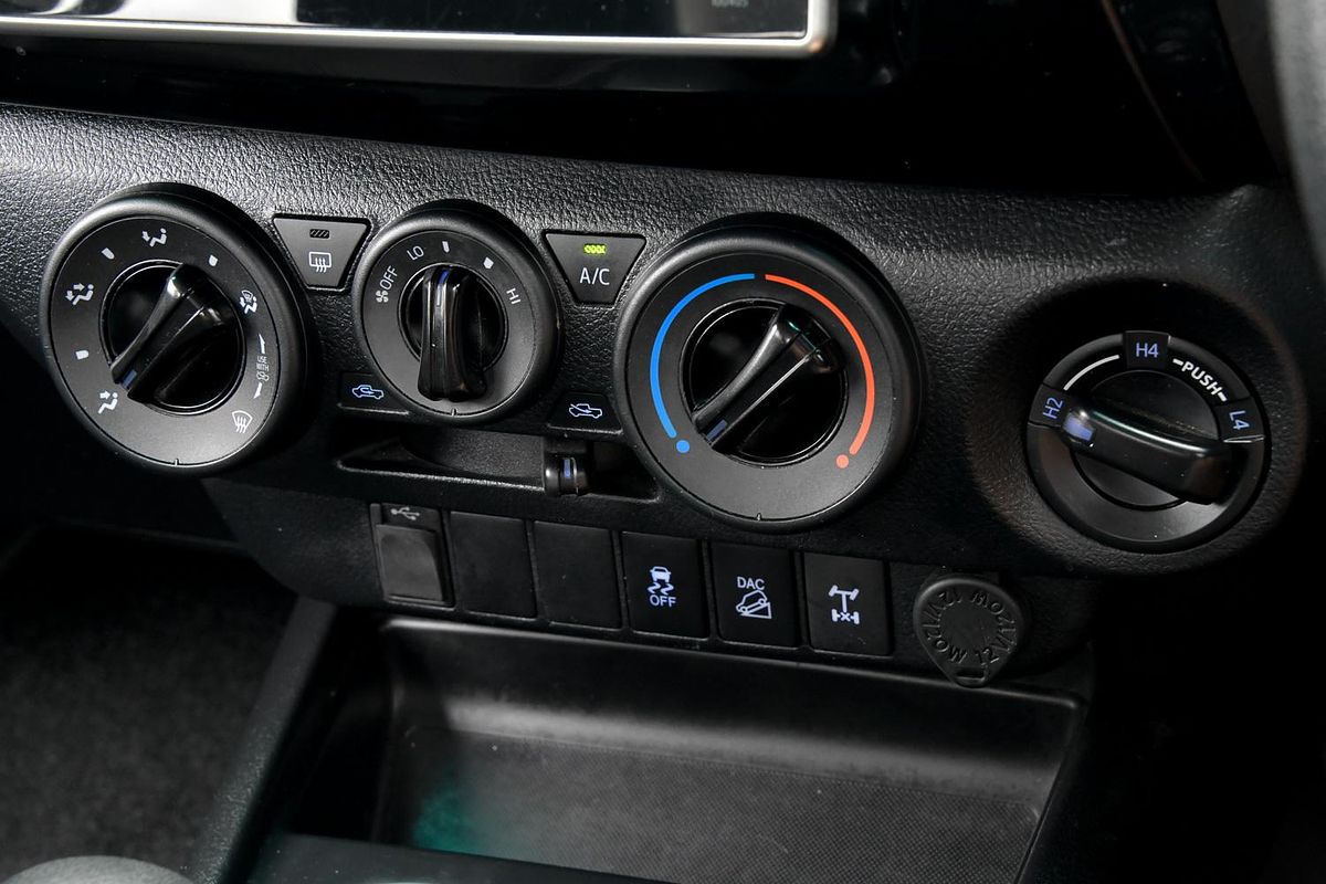 2018 Toyota Hilux SR GUN126R 4X4