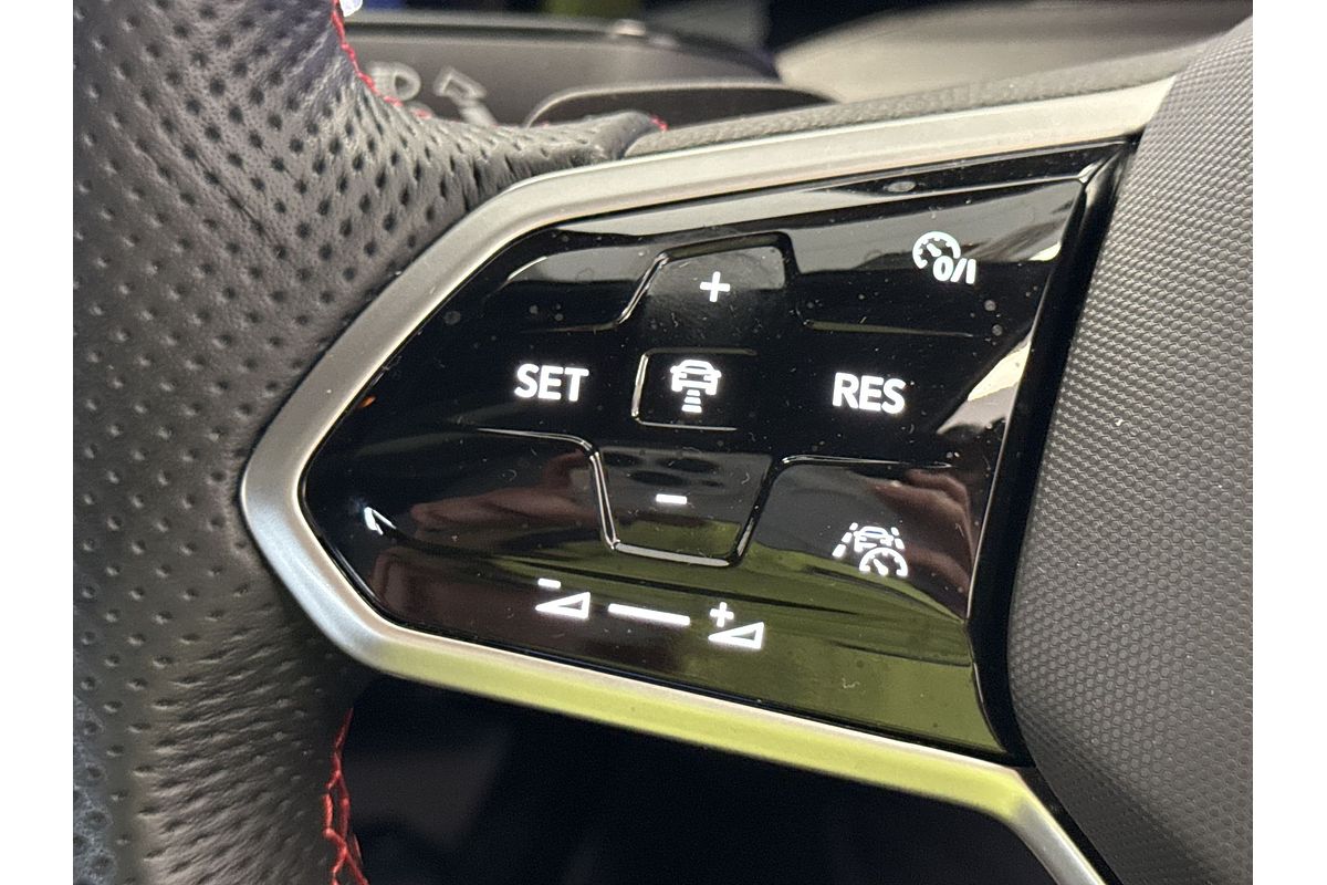 2023 Volkswagen Golf GTI 8