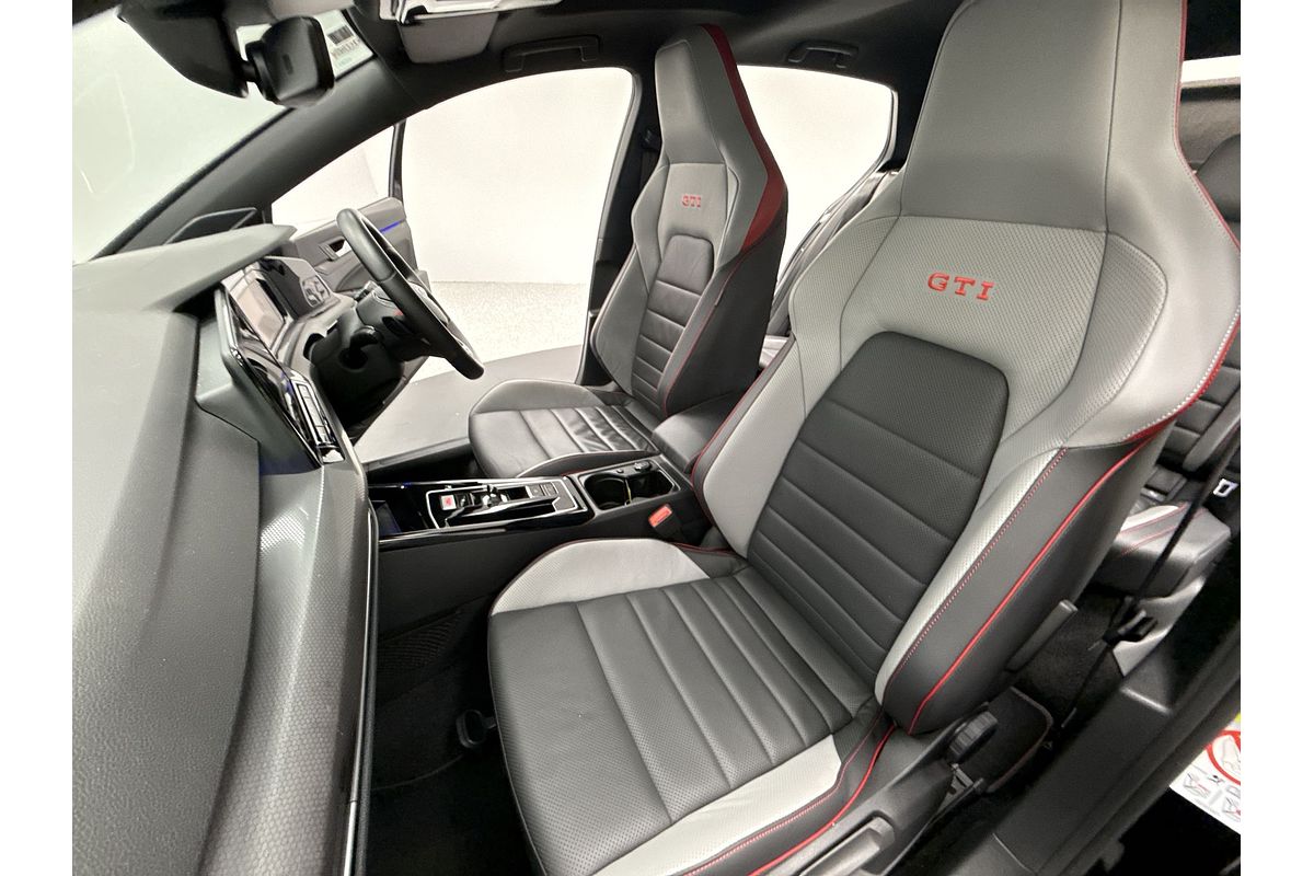 2023 Volkswagen Golf GTI 8