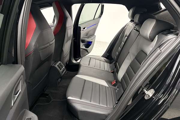 2023 Volkswagen Golf GTI 8