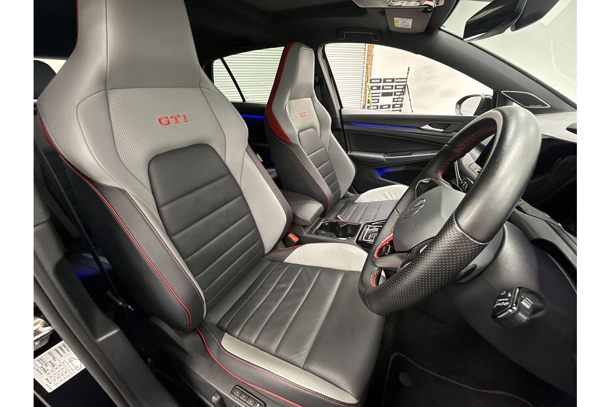 2023 Volkswagen Golf GTI 8
