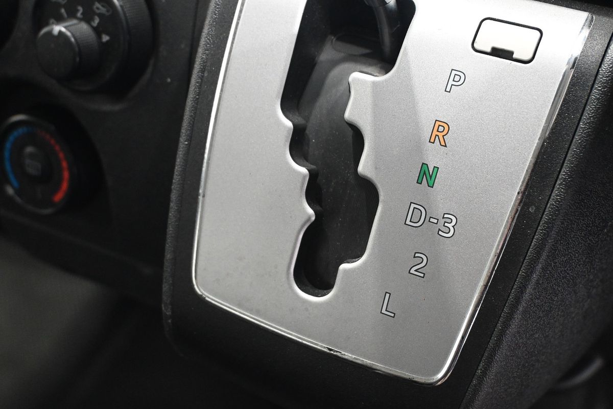 2017 Toyota Hiace bus 7N41130D0