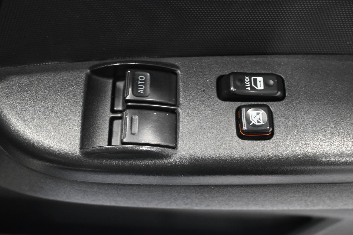 2017 Toyota Hiace bus 7N41130D0