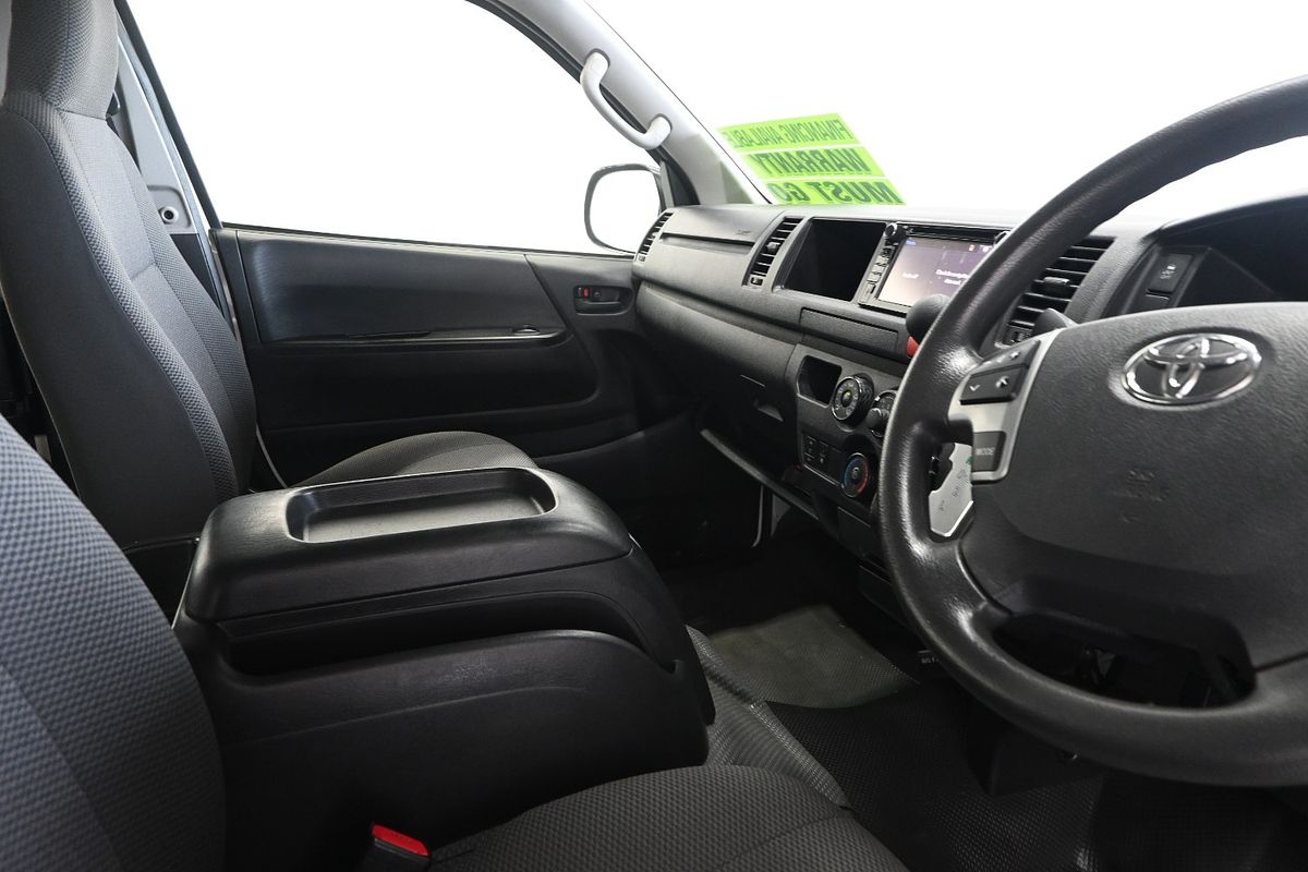 2017 Toyota Hiace bus 7N41130D0