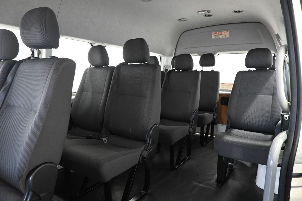 2017 Toyota Hiace bus 7N41130D0