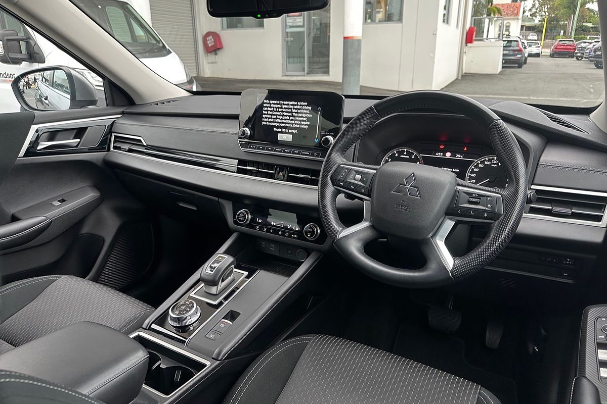 2022 Mitsubishi Outlander LS ZM