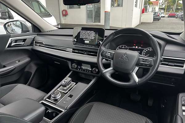 2022 Mitsubishi Outlander LS ZM