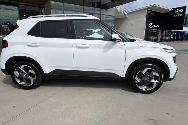 2024 Hyundai Venue Elite QX.V5
