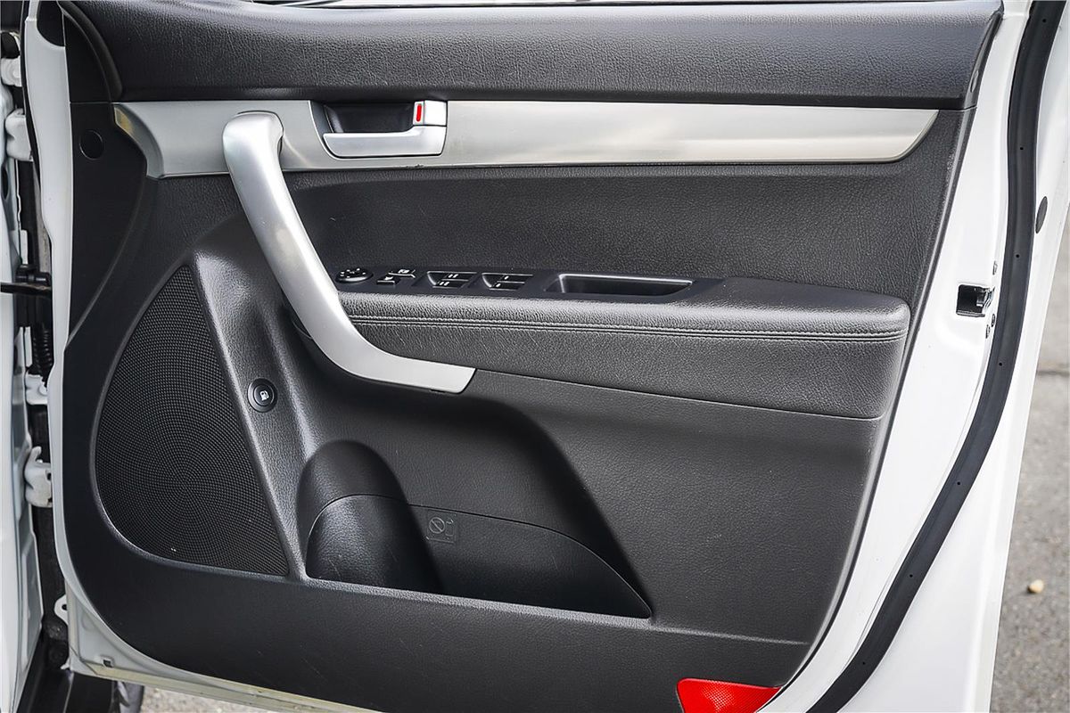 2010 Kia Sorento SLi XM