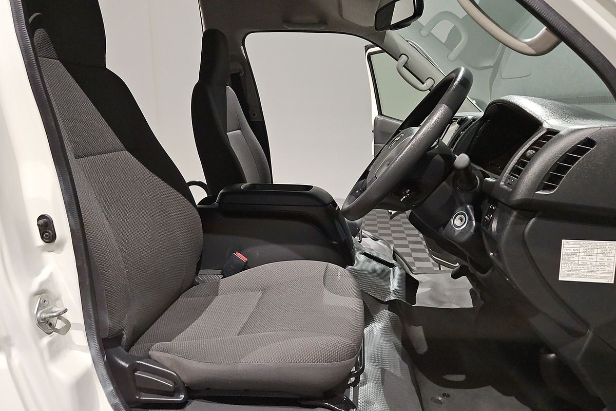 2018 Toyota Hiace Commuter KDH223R