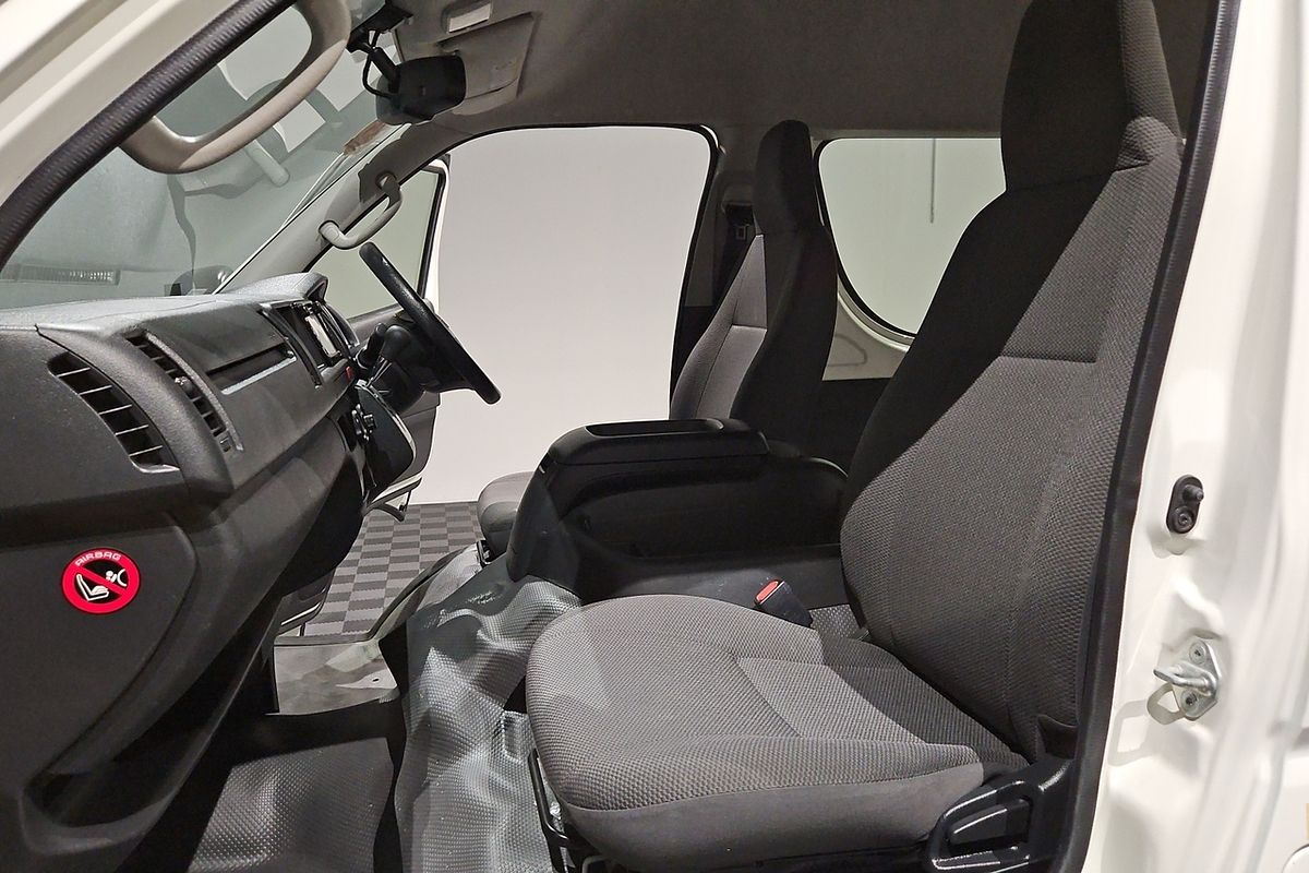 2018 Toyota Hiace Commuter KDH223R