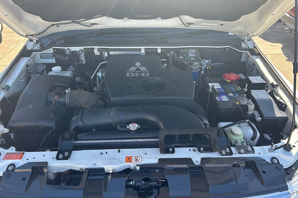 2017 Mitsubishi Pajero GLS NX