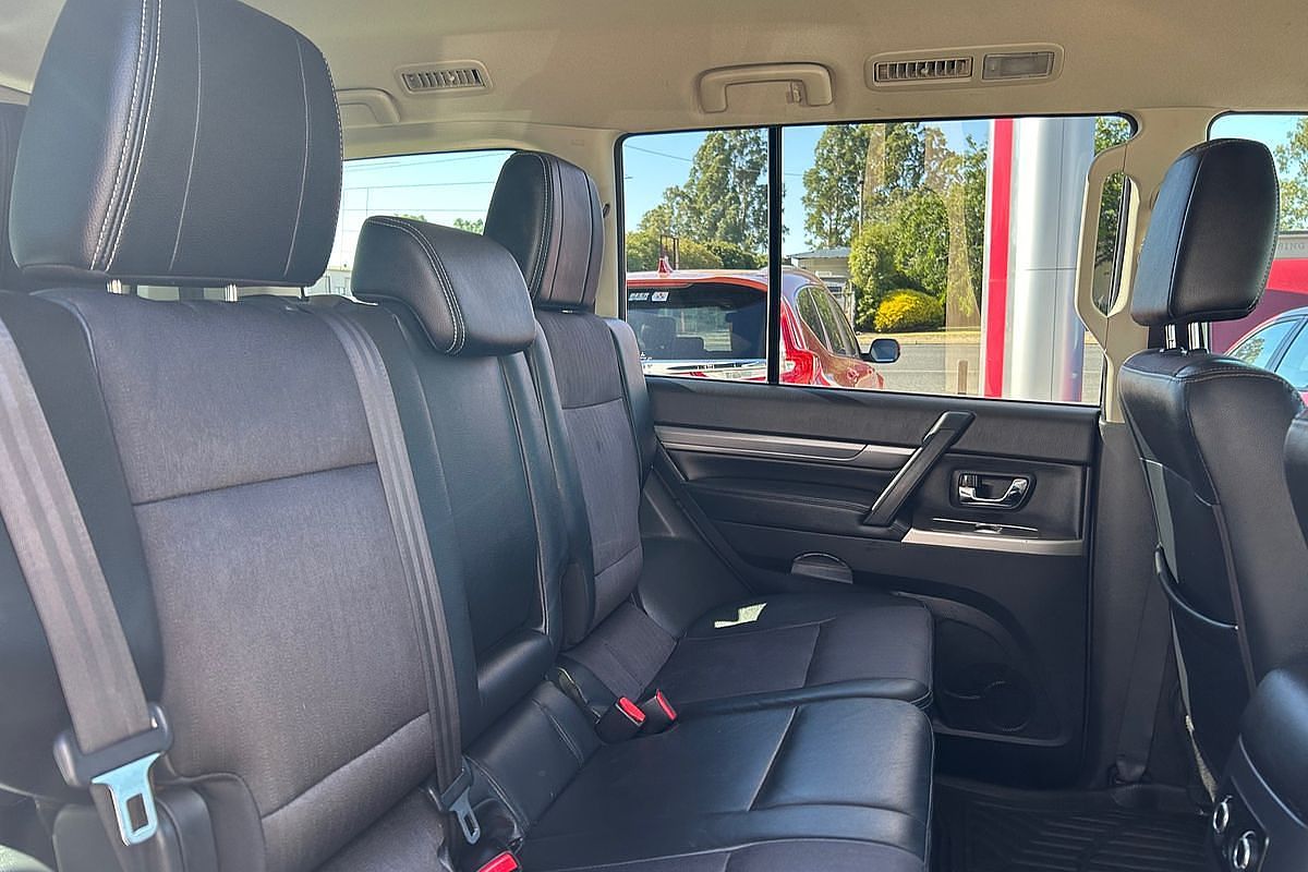 2017 Mitsubishi Pajero GLS NX