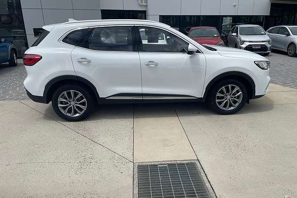 2022 MG HS Core SAS23