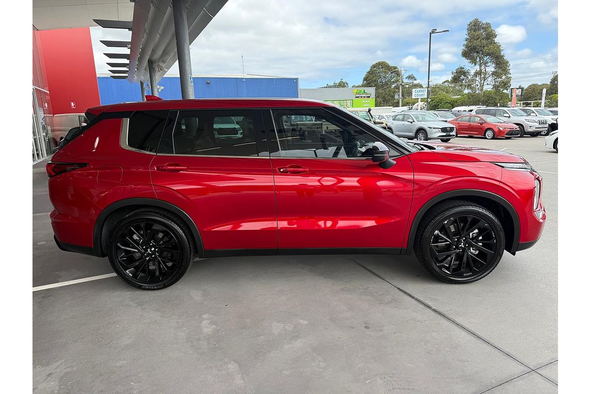 2023 Mitsubishi Outlander LS Black Edition ZM