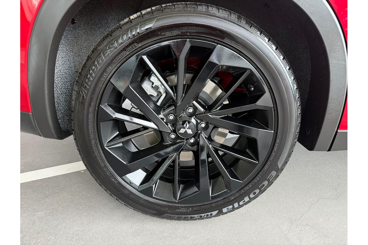 2023 Mitsubishi Outlander LS Black Edition ZM