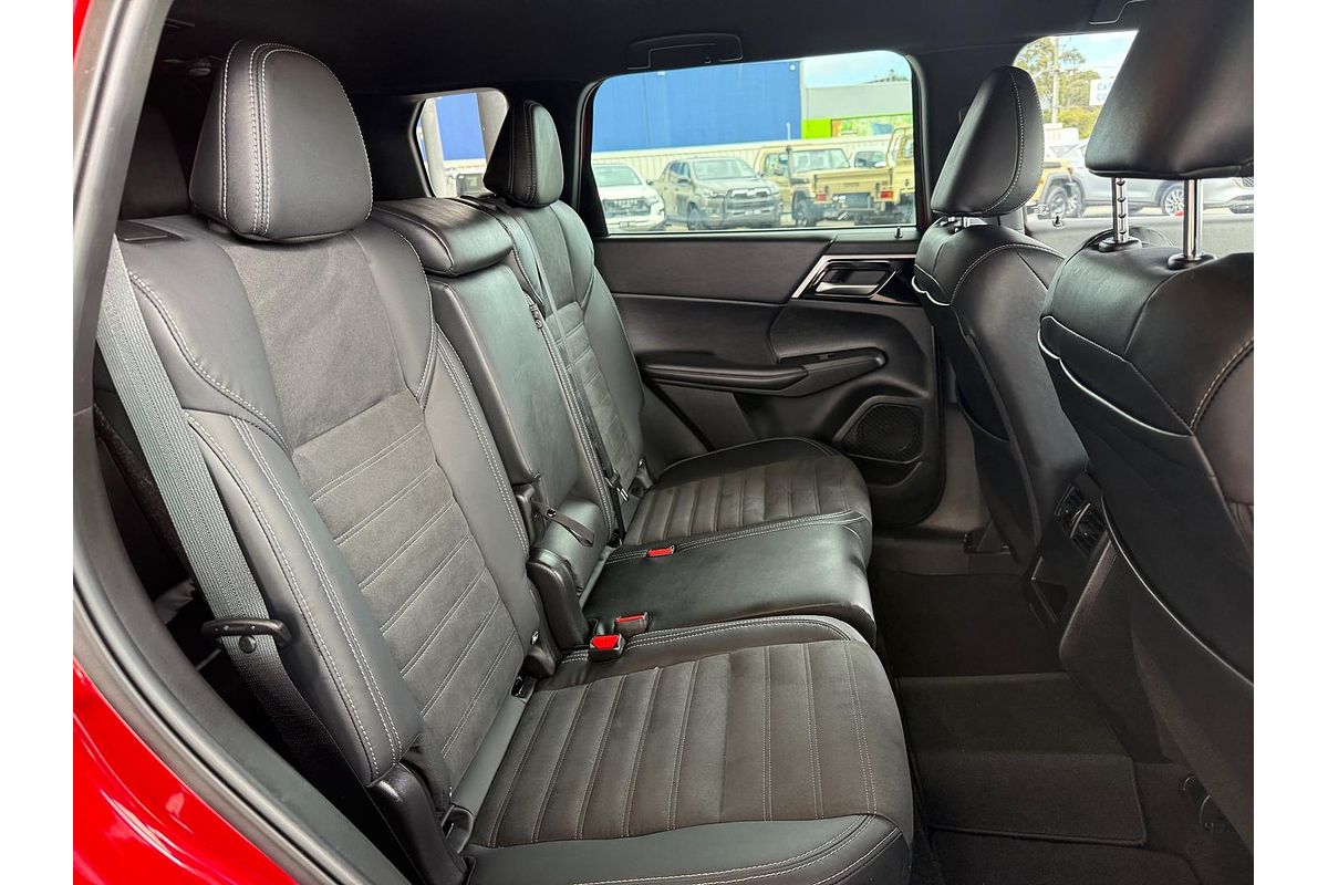 2023 Mitsubishi Outlander LS Black Edition ZM