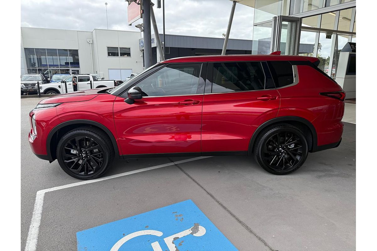 2023 Mitsubishi Outlander LS Black Edition ZM