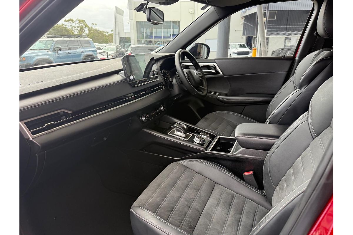 2023 Mitsubishi Outlander LS Black Edition ZM
