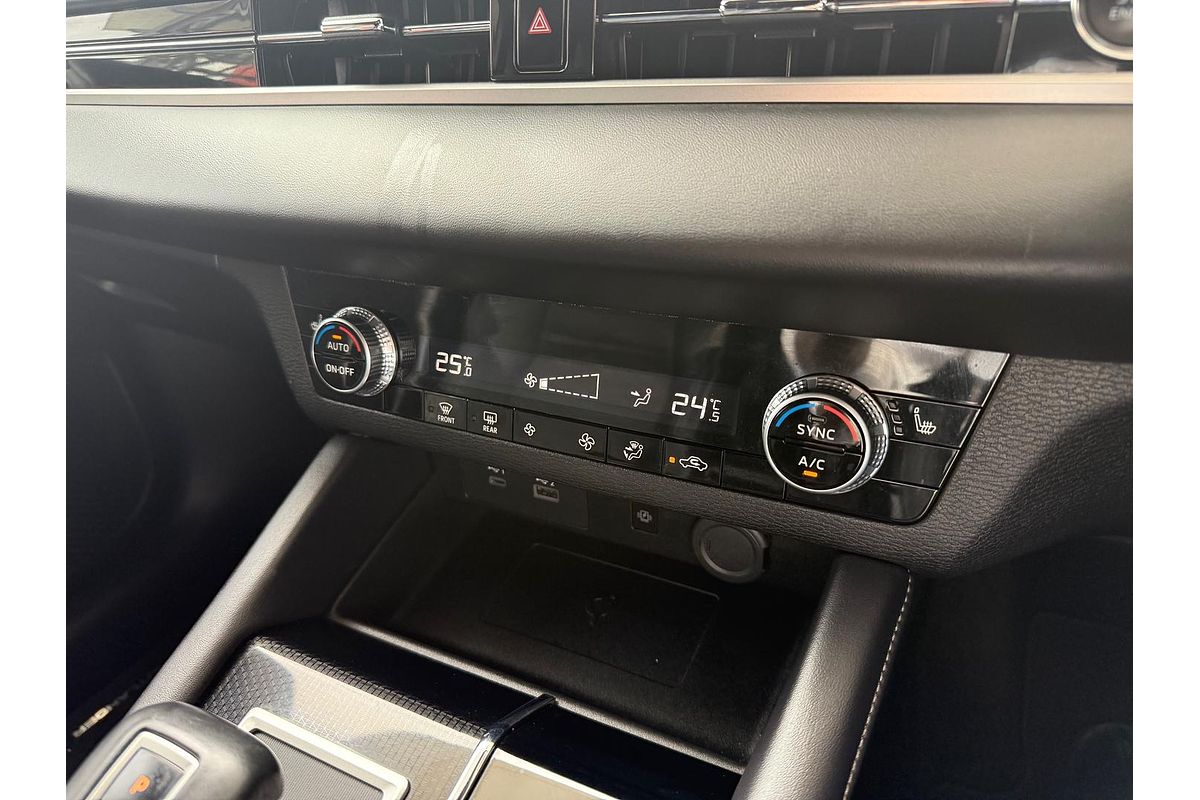 2023 Mitsubishi Outlander LS Black Edition ZM