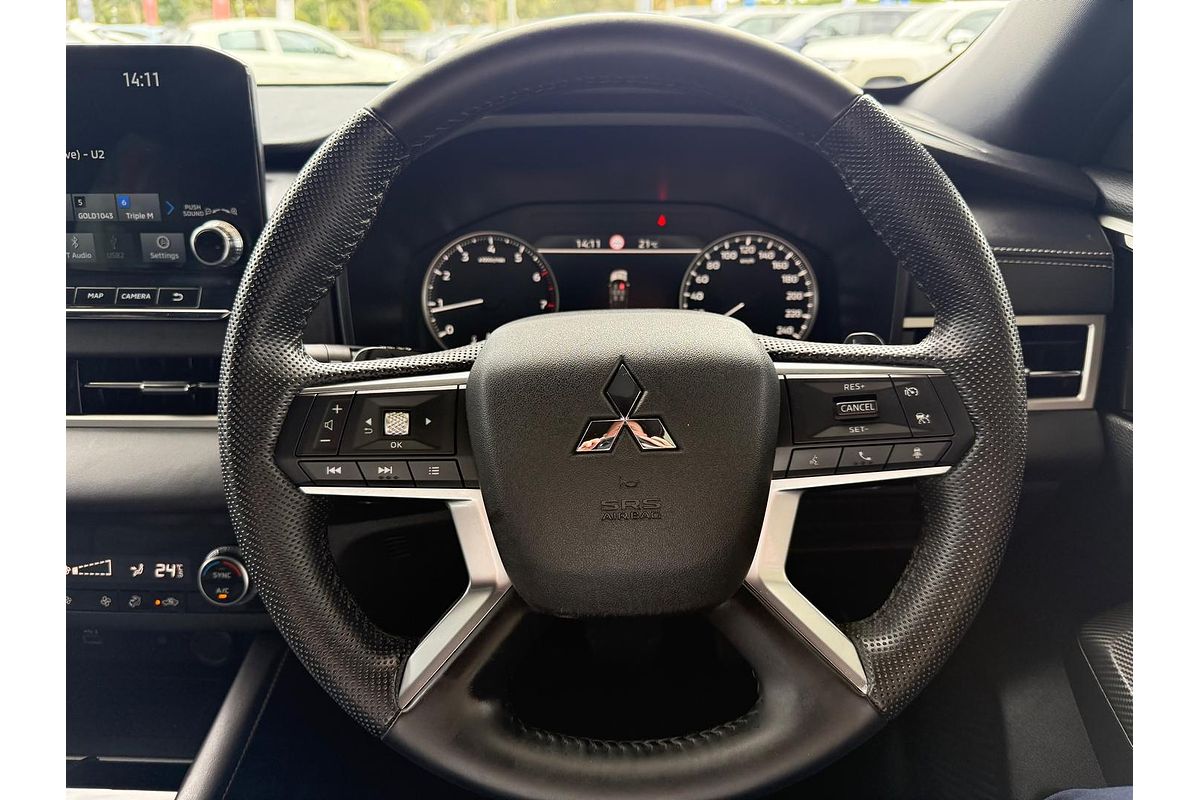 2023 Mitsubishi Outlander LS Black Edition ZM